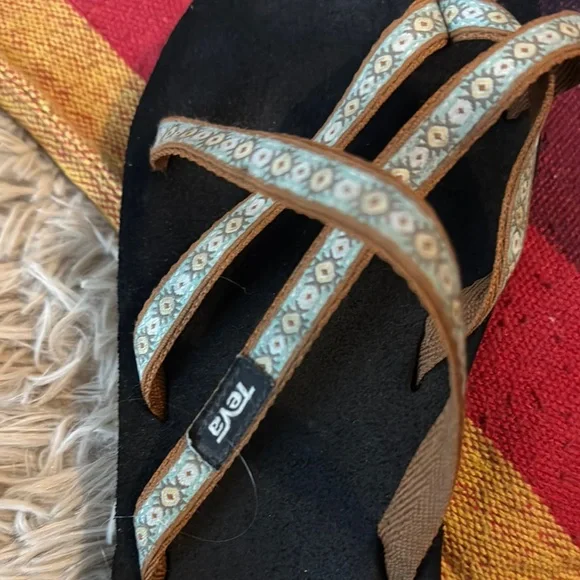 TeVa Size 8 Sandals 🌻 - Picture 2 of 4